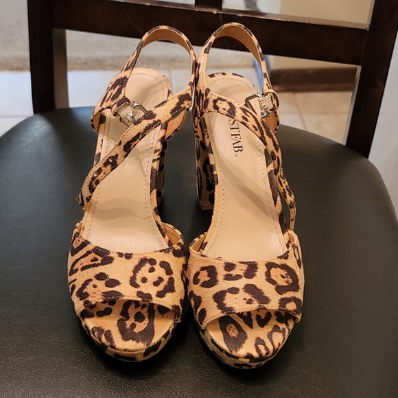 Shoes - Picture 1 of 4